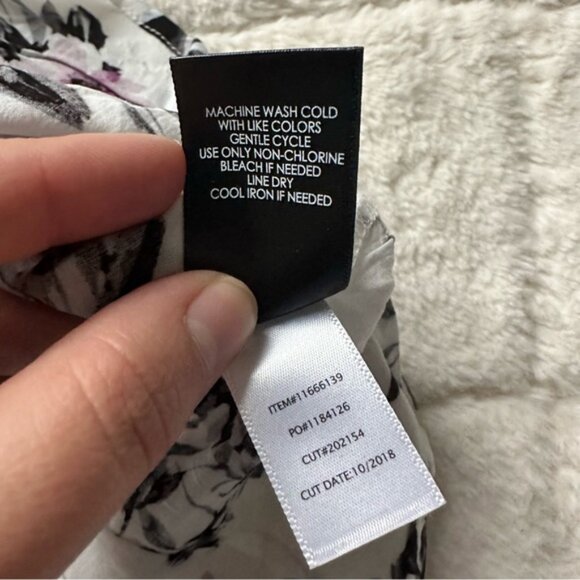 Torrid | White and Purple Abbey Floral Bow-Back Top | Size 0X - Picture 10 of 13